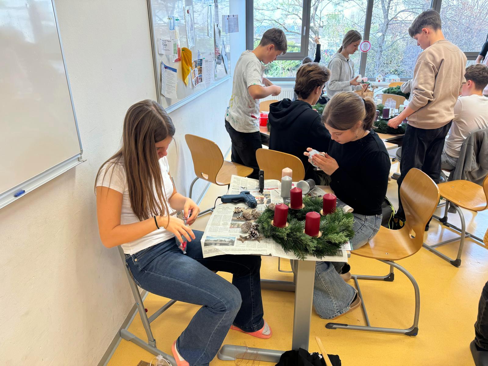 Adventkranz binden - 4. Klassen