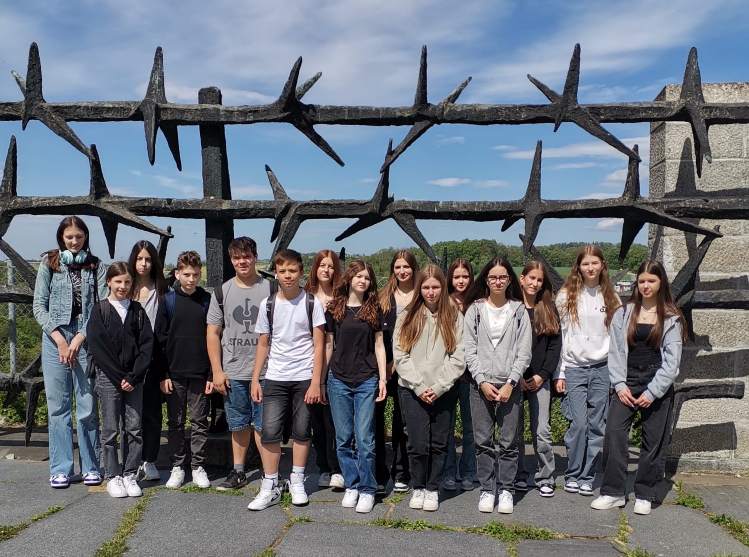 4. Klassen besuchen die Gedenkstätte in Mauthausen